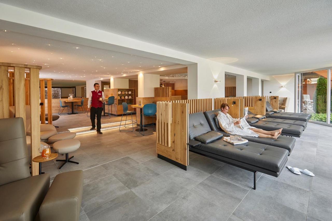 Erfurths Bergfried Ferien & Wellnesshotel Hinterzarten Buitenkant foto