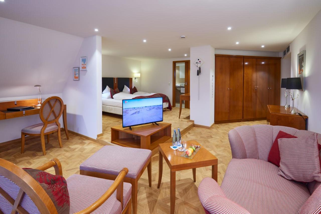 Erfurths Bergfried Ferien & Wellnesshotel Hinterzarten Buitenkant foto