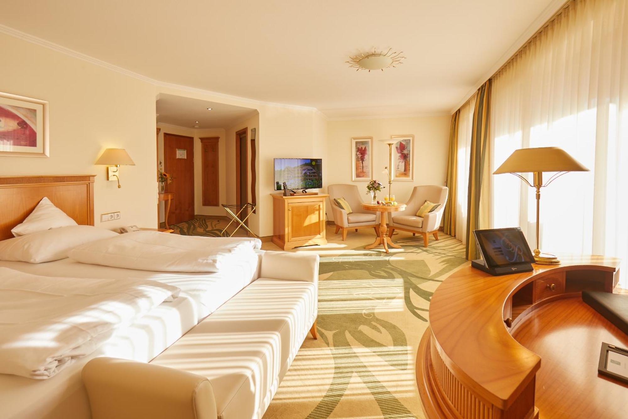 Erfurths Bergfried Ferien & Wellnesshotel Hinterzarten Buitenkant foto