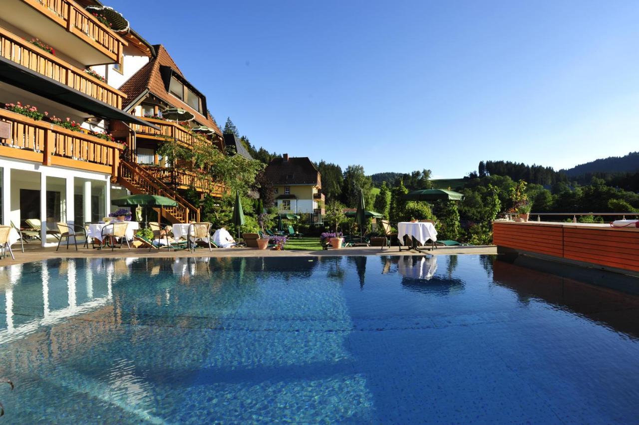 Erfurths Bergfried Ferien & Wellnesshotel Hinterzarten Buitenkant foto